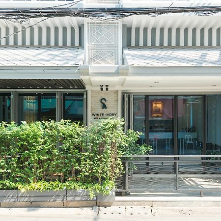 White Ivory Bed And Breakfast Bangkok Exterior photo